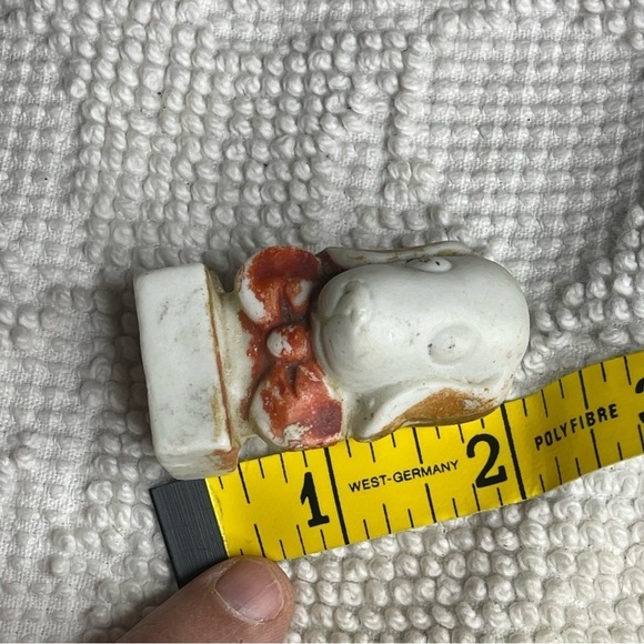 vintage 2" tall Bisque‎ china hound in a bowtie unmarked dog figurine - Picture 4 of 4